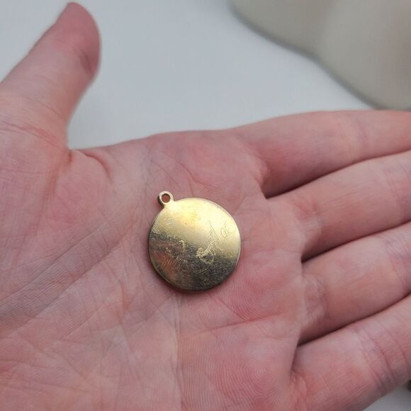 Gold plated customizable round necklace pendant - Picture 1 of 2